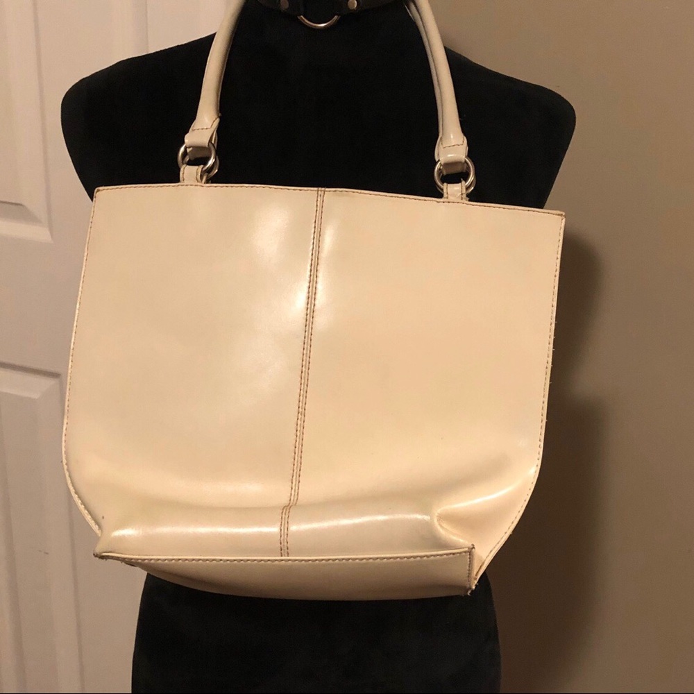 Wilson’s Leather White Shoulder Bag
